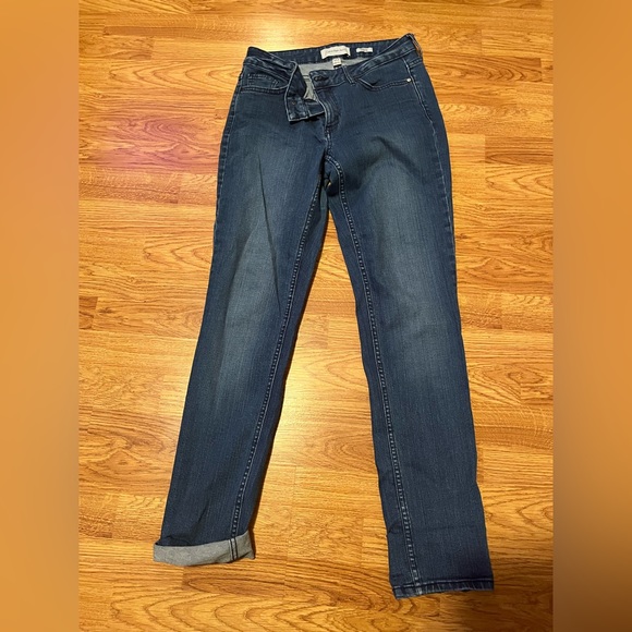 Calvin Klein Jeans. Straight/skinny leg (more straight on me). Amazon quality. - Picture 2 of 3